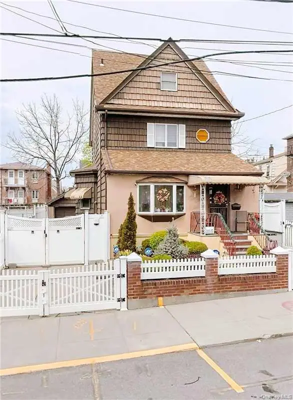 134-37 58th Road, Flushing, NY 11355