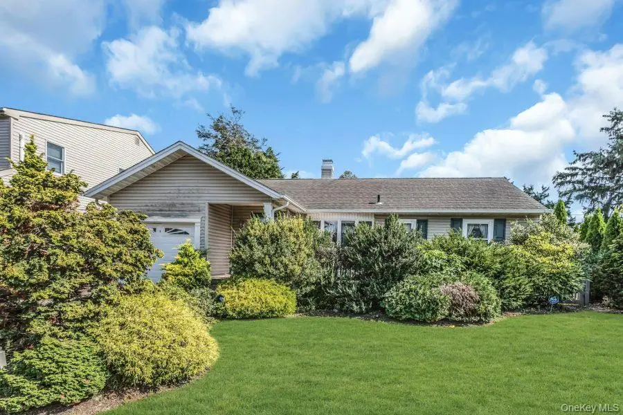 2082 Central Drive N, East Meadow, NY 11554 - #2