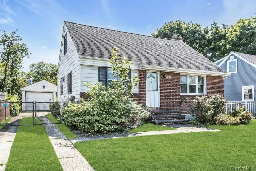 754 Windsor Road, Uniondale, NY 11553 - #2