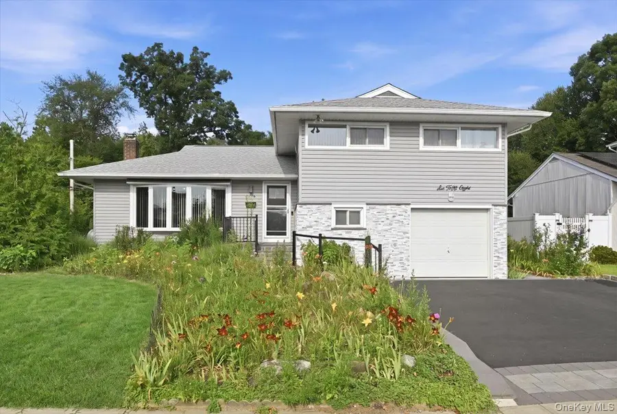 658 Richmond Road, East Meadow, NY 11554 - #2