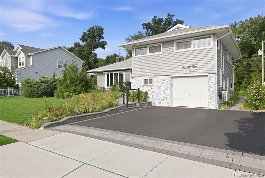 658 Richmond Road, East Meadow, NY 11554 - #3