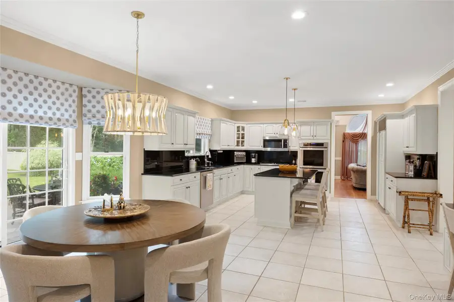 56 Sage Hollow Court, Dix Hills, NY 11746 - #3