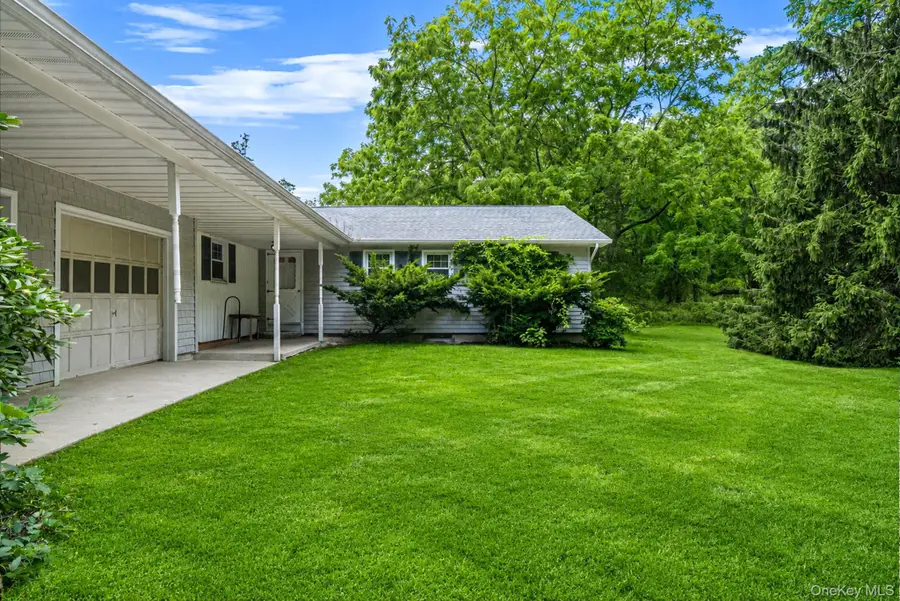 42 E Bartlett Road, Middle Island, NY 11953 - #2