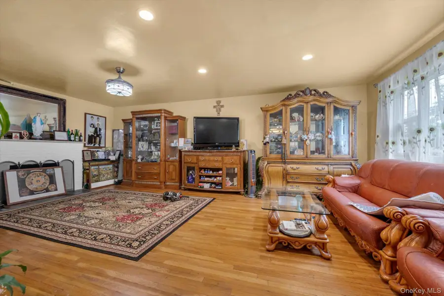 257 Schenck Avenue, Great Neck, NY 11021 - #3