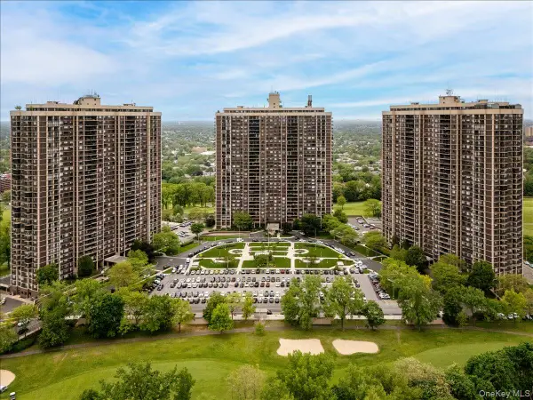 270-10 Grand Central Parkway #3F, Floral Park, NY 11005