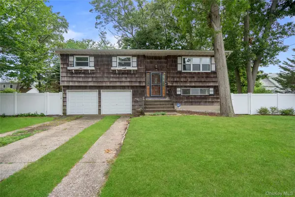 8 Rodney Avenue, Islip Terrace, NY 11752