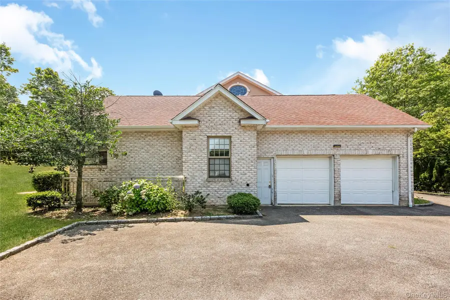 52 Snapdragon Lane, Roslyn Heights, NY 11577 - #3