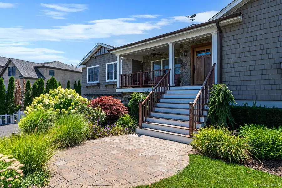 10 Raeburn Court, Babylon, NY 11702 - #3