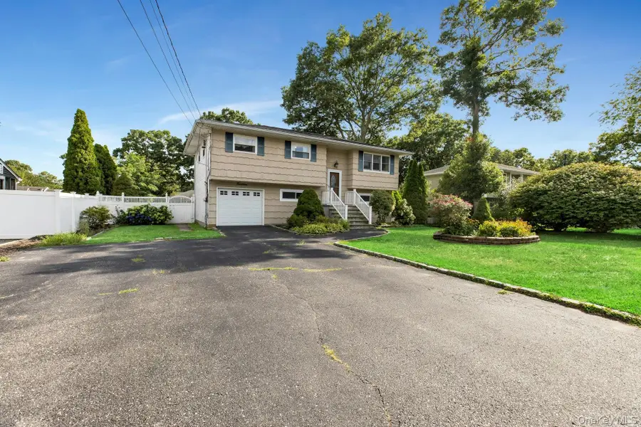 14 Floradora Drive, Mastic, NY 11950 - #2