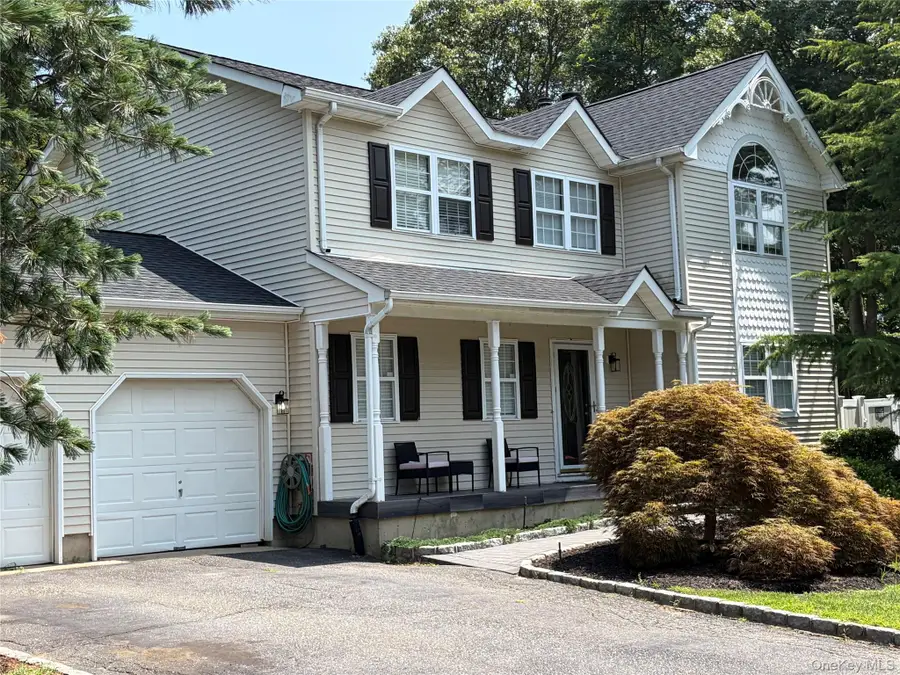 108 Michaels Way, Holbrook, NY 11741 - #2