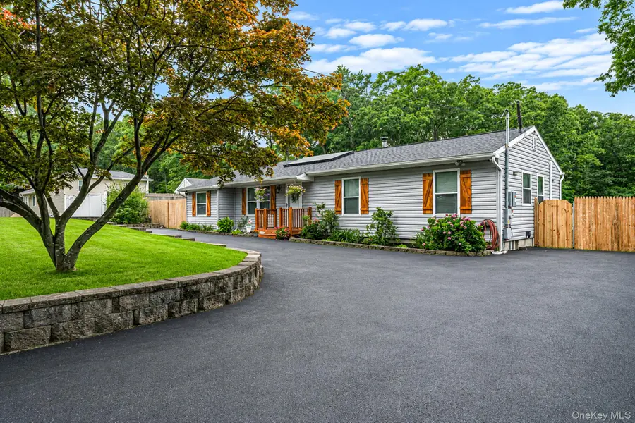 61 W End Avenue, Shirley, NY 11967 - #2
