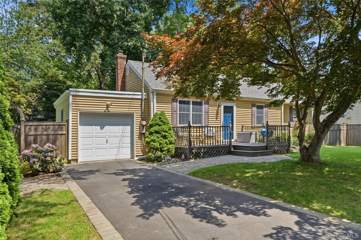 10 Valleywood Drive, Huntington Station, NY 11746 - #1
