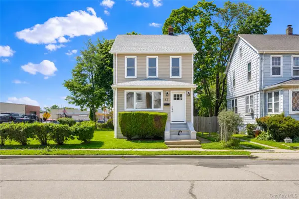 42 Satterie Avenue, Valley Stream, NY 11580
