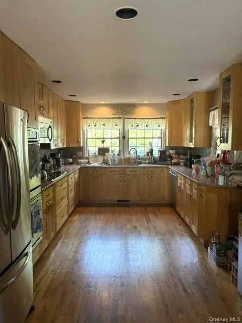27 Depot Road, Westhampton Beach, NY 11978 - #2