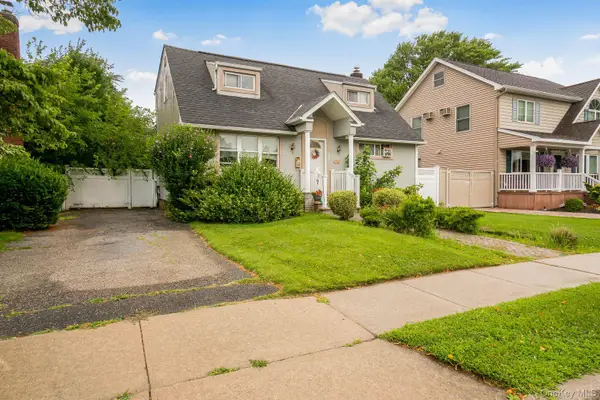 68 Cliff Drive, Hicksville, NY 11801
