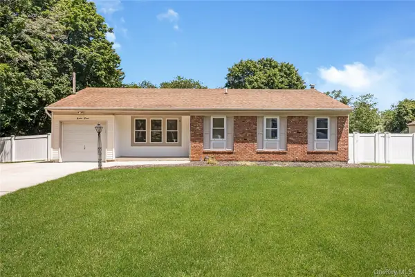 93 Raynor Road, Ridge, NY 11961