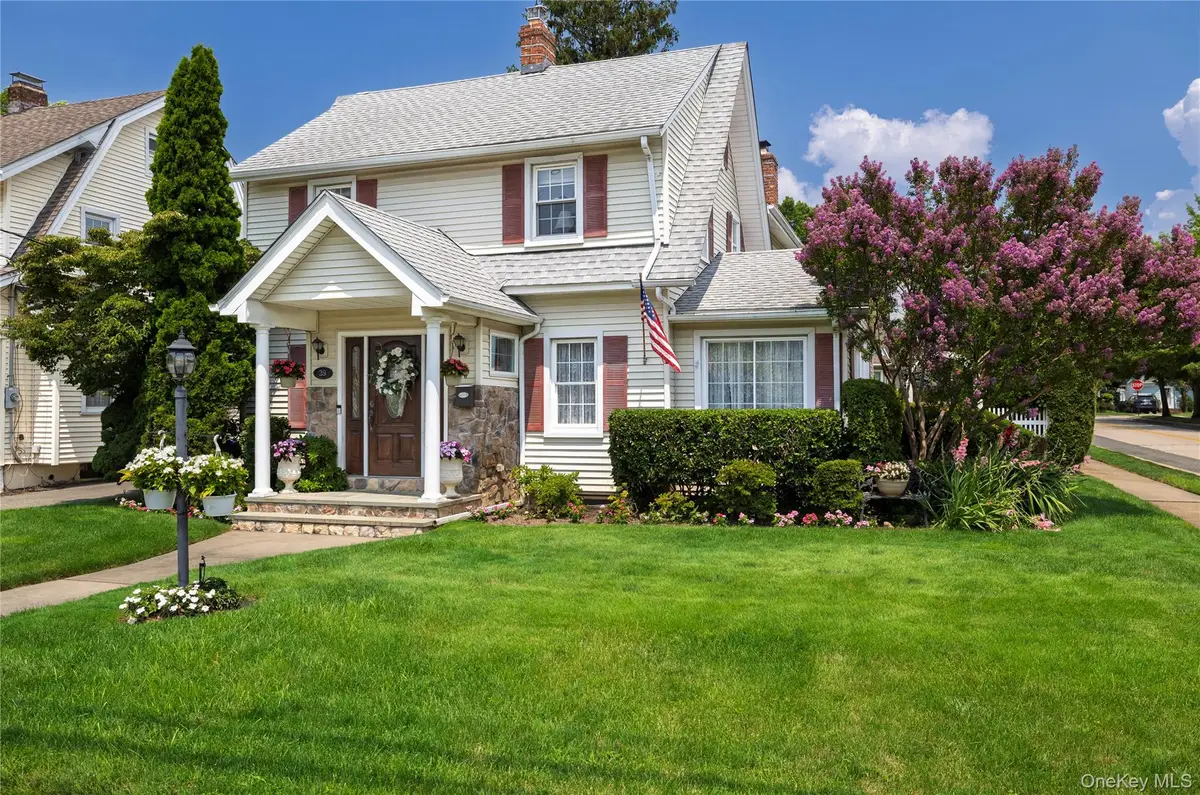 39 Princeton Street, Rockville Centre, NY 11570 - #1