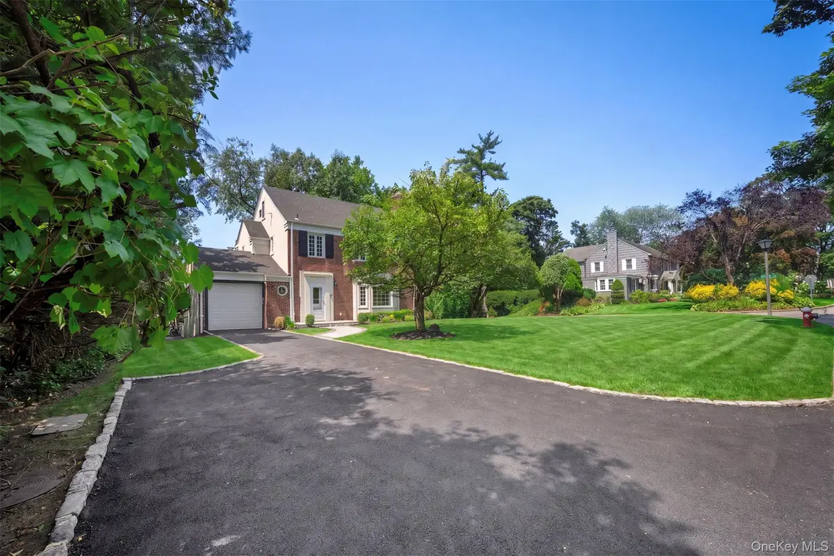 6 Brookbridge Road, Great Neck, NY 11021 - #1