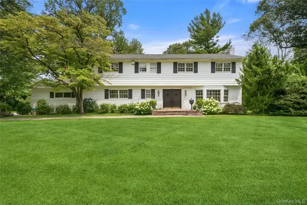 50 Flamingo Road, Roslyn, NY 11576