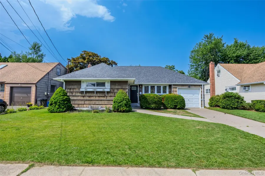 9 Leeds Lane, North Babylon, NY 11703 - #2