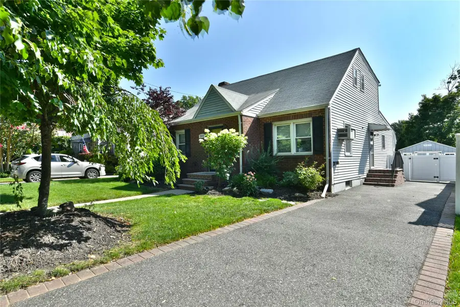 592 Winthrop Avenue, Bellmore, NY 11710 - #2