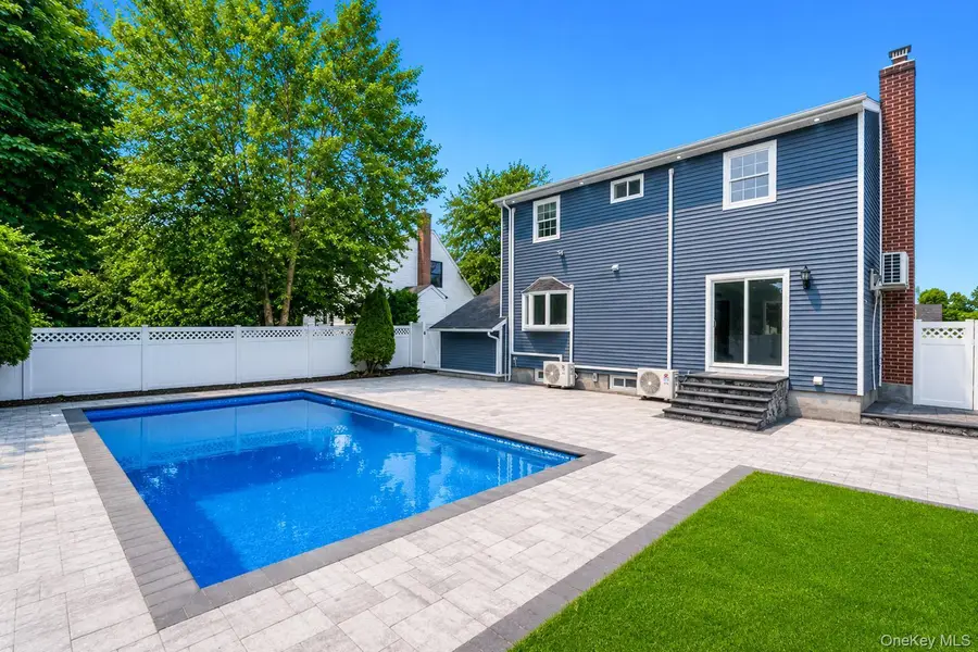 4 Hicks Circle, Hicksville, NY 11801 - #2