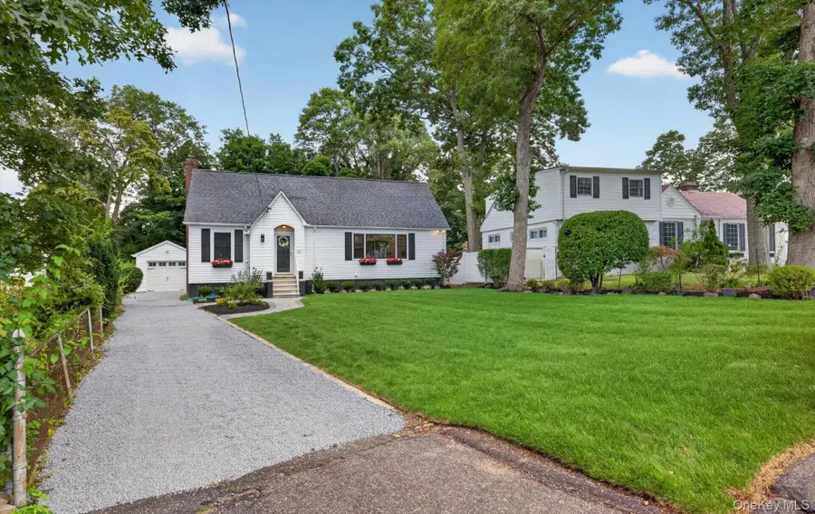 32 Horton Drive, South Huntington, NY 11746 - #3