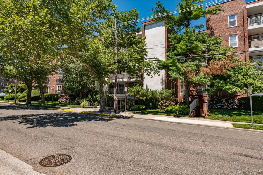 100 Brooklyn Avenue #2R, Freeport, NY 11520 - #3