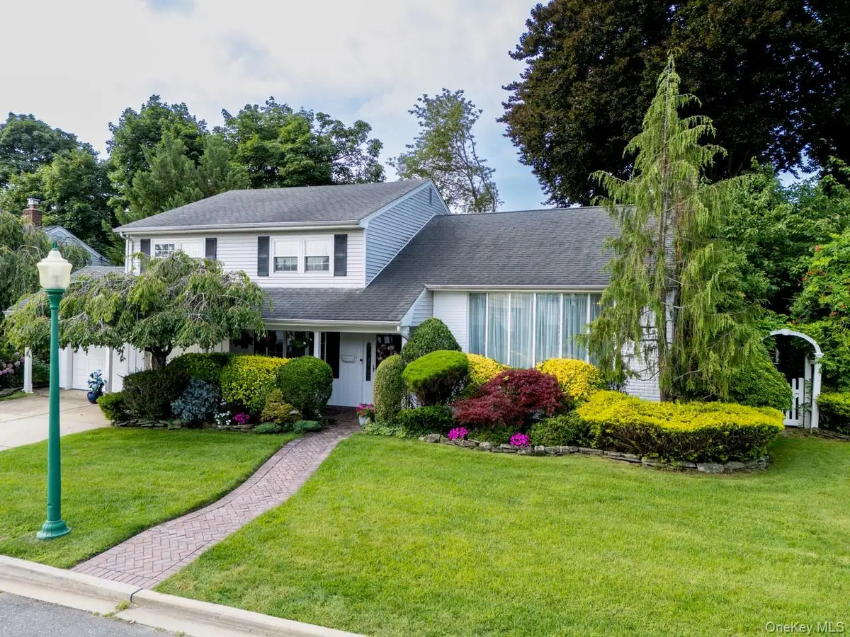 6 Huber Court, Rockville Centre, NY 11570 - #1
