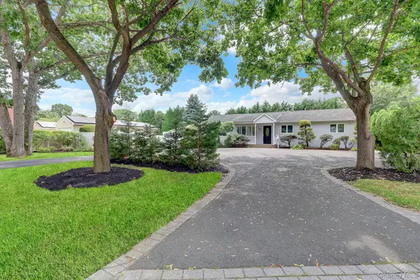 466 W 4th Street, West Islip, NY 11795