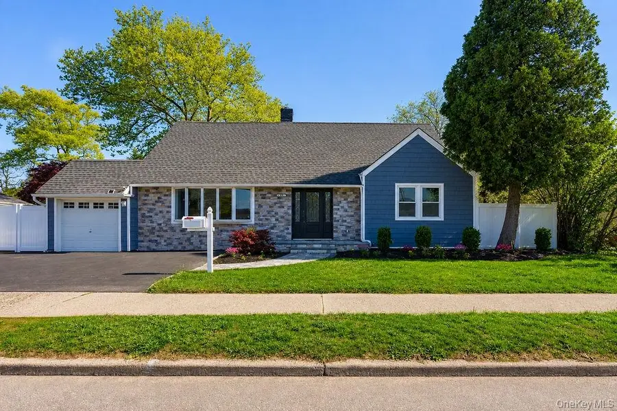 2206 Union Boulevard, Bay Shore, NY 11706 - #2
