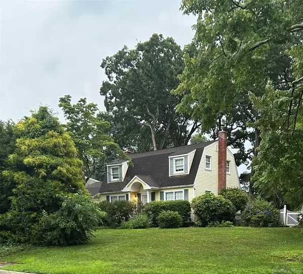 20 Brook Lane, Smithtown, NY 11787
