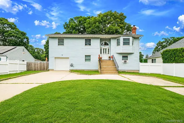 107 Cedar Oaks Avenue, Farmingville, NY 11738
