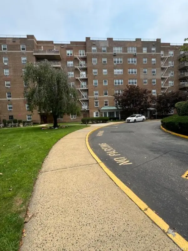 151-15 84th Street #5N, Howard Beach, NY 11414