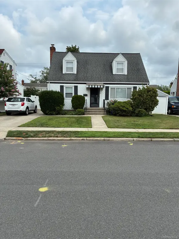 25 S Elm Street, Hicksville, NY 11801