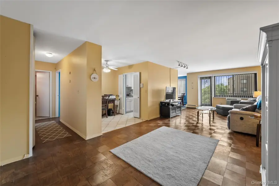 100 E Hartsdale Avenue #6LW, Hartsdale, NY 10530 - #2