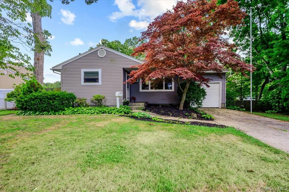 3 Ronald Lane, Sayville, NY 11782 - #1