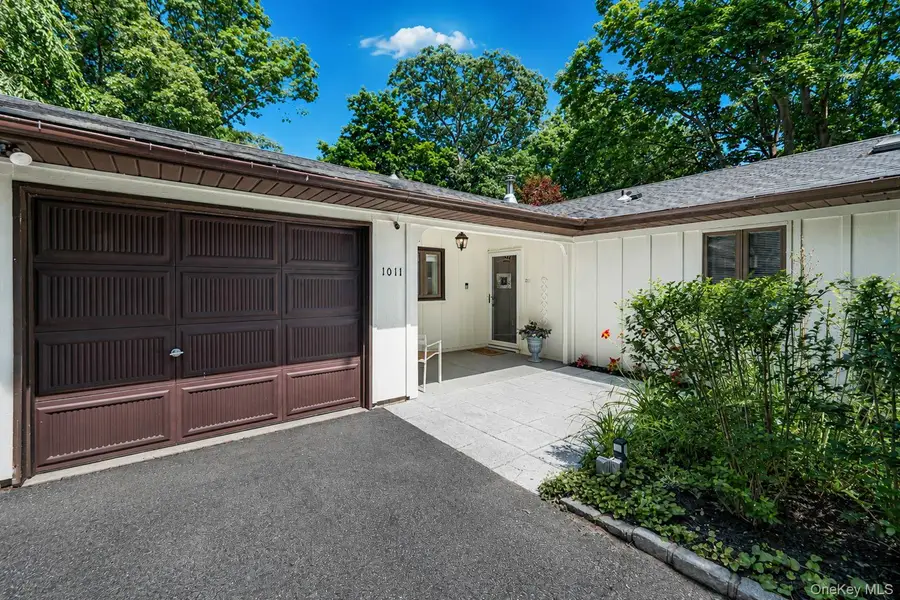 1011 Old Town Road, Coram, NY 11727 - #3