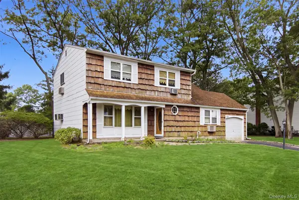 4 Smithtown Crescent, Smithtown, NY 11787
