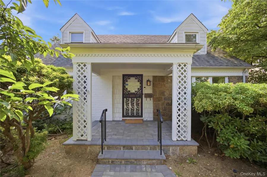102 Stephan Marc Lane, New Hyde Park, NY 11040 - #2