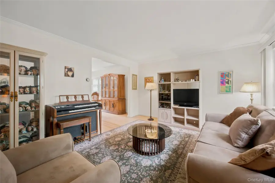 102 Stephan Marc Lane, New Hyde Park, NY 11040 - #3
