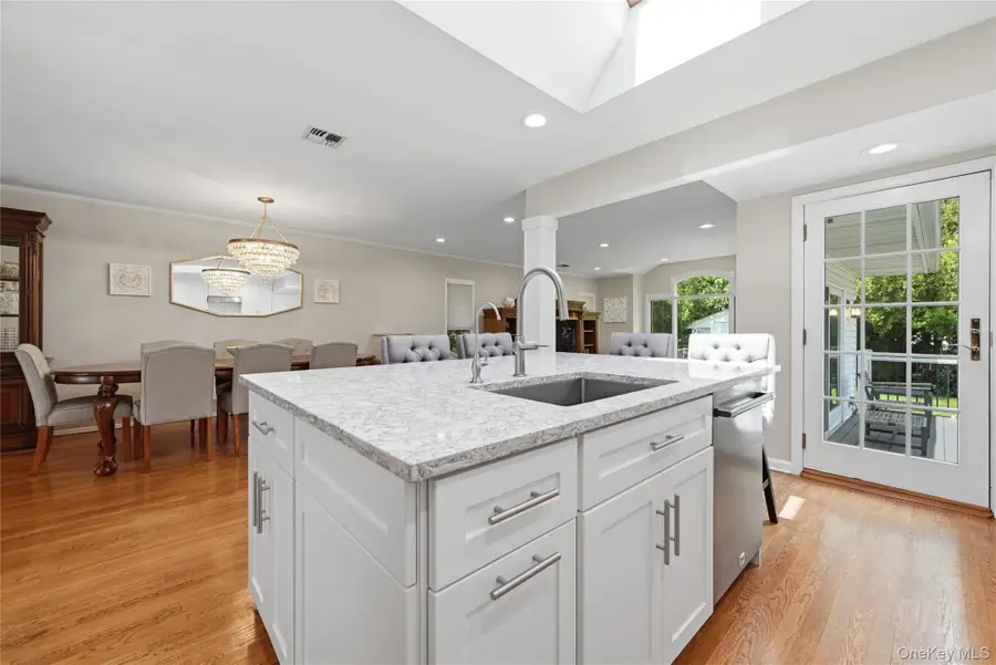 7 Wren Drive, Woodbury, NY 11797 - #2