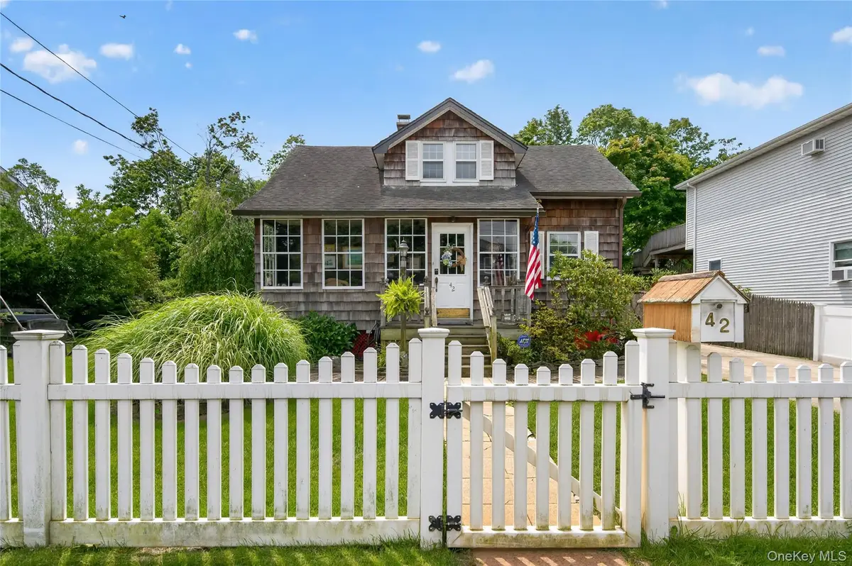 42 Cedar Street, Islip, NY 11751 - #1