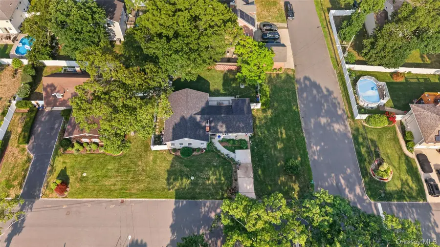 25 Putnam Avenue, West Babylon, NY 11704 - #2