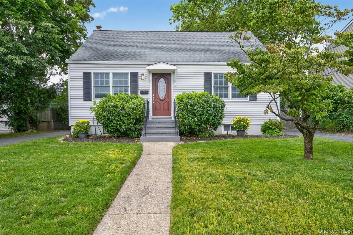 135 N Wantagh Avenue, Levittown, NY 11756 - #1