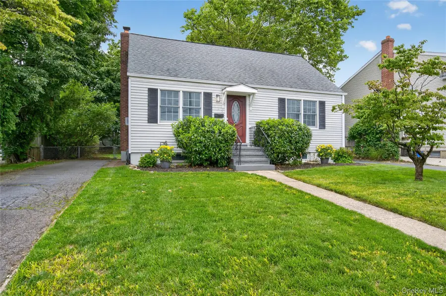 135 N Wantagh Avenue, Levittown, NY 11756 - #2