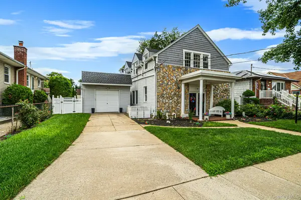 17 Oxford Street, Malverne, NY 11565
