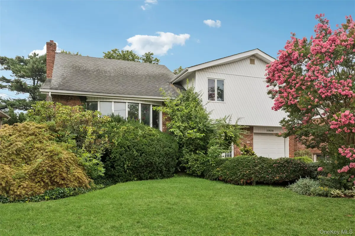 1939 Leonard Lane, Merrick, NY 11566 - #1