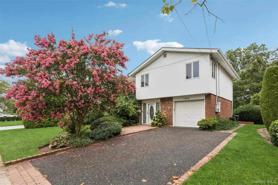 1939 Leonard Lane, Merrick, NY 11566 - #2