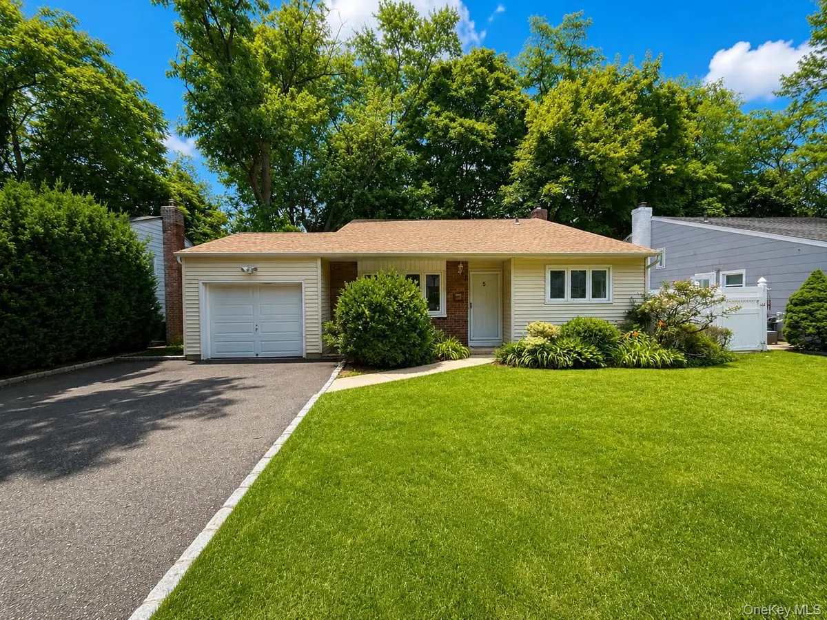 5 Second Road, Great Neck, NY 11021 - #1
